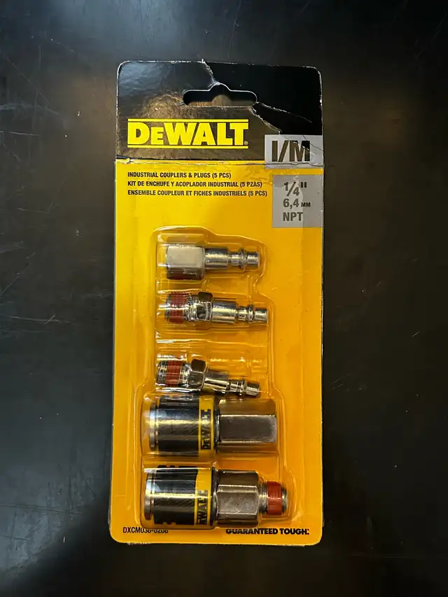 DeWalt 1/4 inch Industrial Coupler and Plug Set
