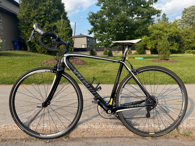 Full Carbon Specialized Tarmac Road Bike dans De route  à Laval/Rive Nord - Image 4