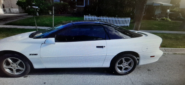 1994 Camaro Z 28 Coupe With  T Roof in Classic Cars in Mississauga / Peel Region - Image 4