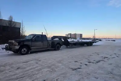 2004 Ford F-350 Super Duty XLT with the 6.0L V8 turbo diesel. Project truck – not currently drivable...