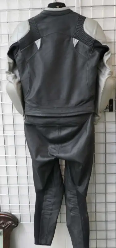 BMW Motorrad Heran 2 piece Motorcycle Leather Pro Race suit in Motorcycle Parts & Accessories in Saskatoon - Image 6