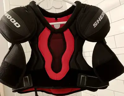Shoulder pads Sherwood M65 Senior Large - like new !!, View more