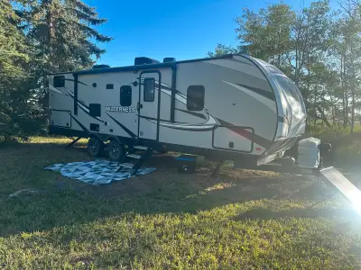 Front queen, rear bunks. Perfect condition. Hardly used. Sat a seasonal lot. Everything works. Zero...