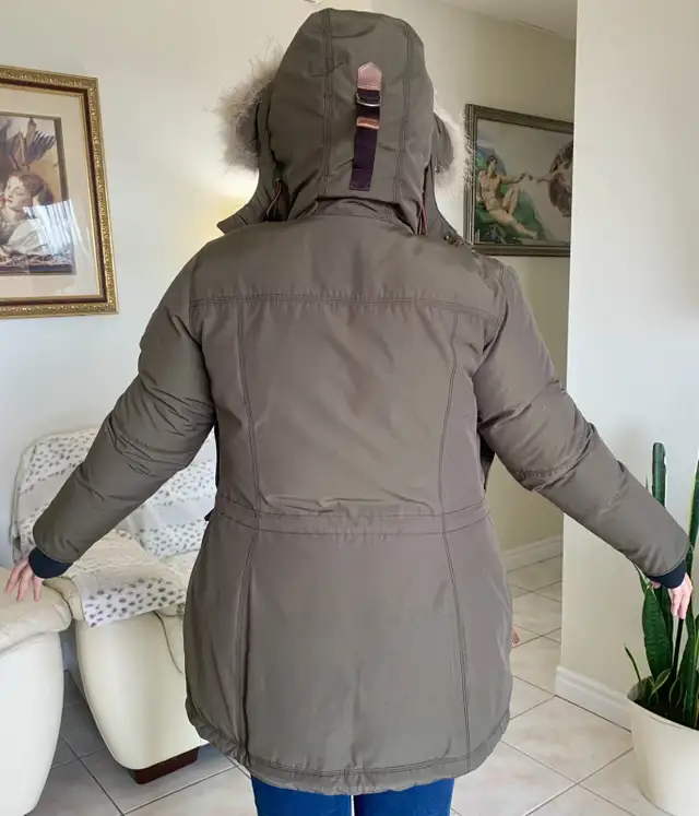 New Women’s parka Sorel - size M in Women's - Tops & Outerwear in Kitchener / Waterloo - Image 4