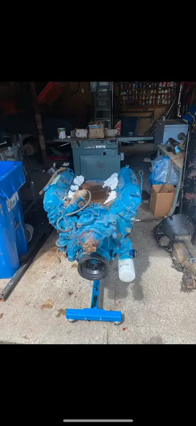 Mopar 400 very clean,free and rolls over. was informed by previous owner was rebuilt 3000km ago. Not...