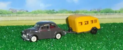 Modèle Corgi Diecast...De ma collection...Morris Minor...Echelle 1:43 avec caravane Tootsietoy plast...