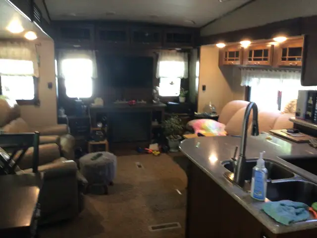 Fifth wheel sundance 37 pieds 2014 a vendre in RVs & Motorhomes in Laurentides - Image 6