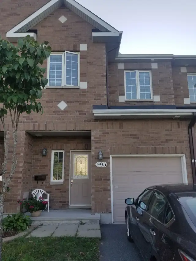 Beautiful 3 bedroom 3 bath Townhouse in Pineview