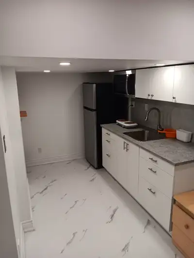 Studio basement apartment in Vaughan 1350 + 150 utilities + 150 parking