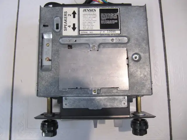 Classic Rare Jensen R420 AM/FM Cassette Car Stereo Circa 1979 in Arts & Collectibles in Mississauga / Peel Region - Image 8