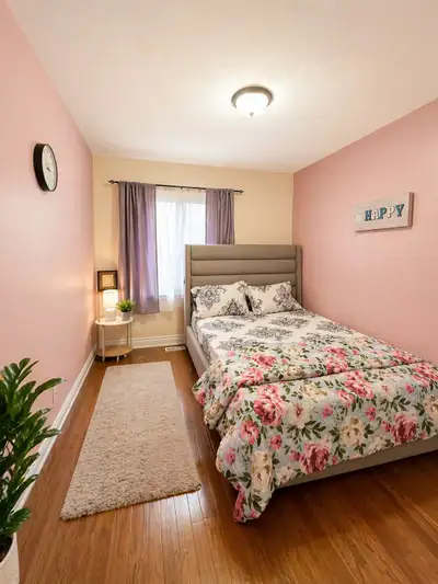 Available Now | Call/Text: *647-424-3614* | FURNISHED LARGE PRIVATE ROOM WITH BIG WINDOWS | LAUNDRY...