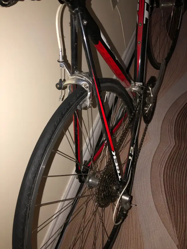 Trek road bike 60cm in Road in City of Toronto - Image 9