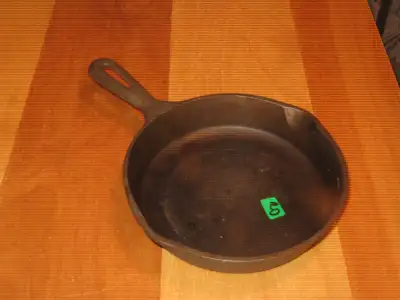 Poêle en fonte 6 1/2  INCH SKILLET TAIWAN W.K.M., View more