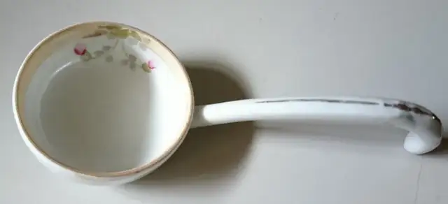 Vintage Porcelain Spoon/ Ladle  - Meito China in Arts & Collectibles in Oshawa / Durham Region - Image 2