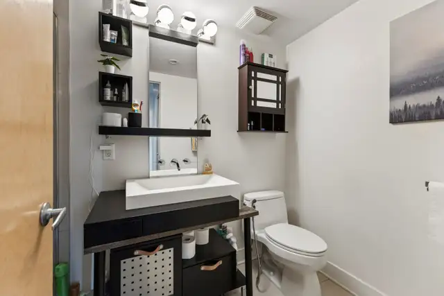 Upscale furnished rental in unbeatable location in Room Rentals & Roommates in City of Montréal - Image 29