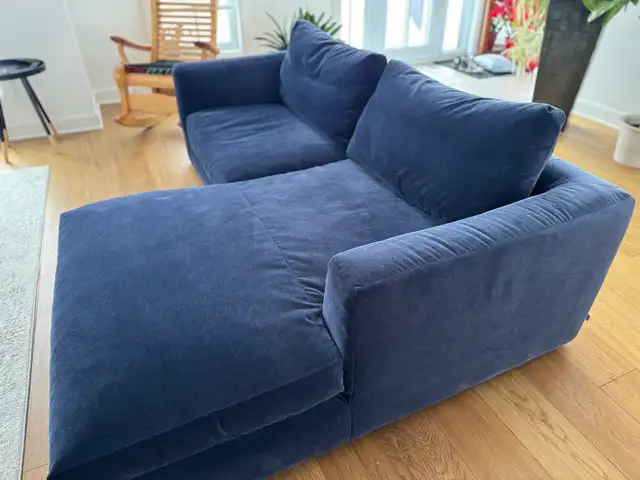DIVAN SOFA Sectionnel EQ3– Velours Bleu Nuit – Plume in Couches & Futons in Laval / North Shore - Image 3