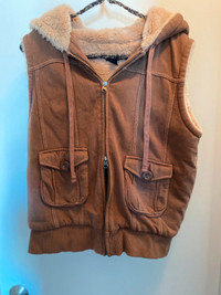 Gap Taupe Vest with fun fur inside in size Medium