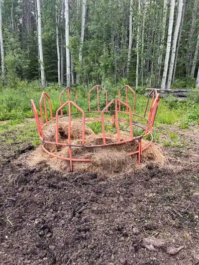 tombstone bale feeder, View more