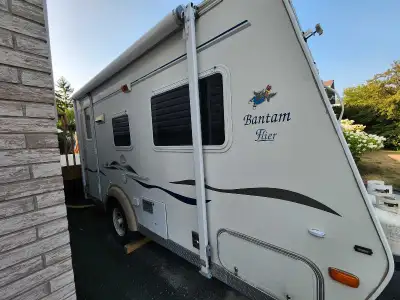 2006 Lightweight Bantam Trailer – Road Ready! Firm Price | Located in Carleton Place New 10” mattres...