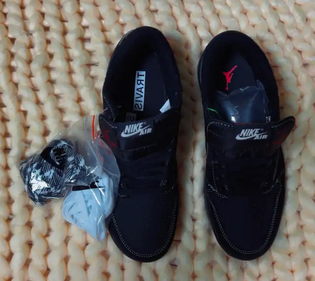 Nike Air Jordan 1 Low Travis Scott Black Phantom in Men's Shoes in Oshawa / Durham Region - Image 2