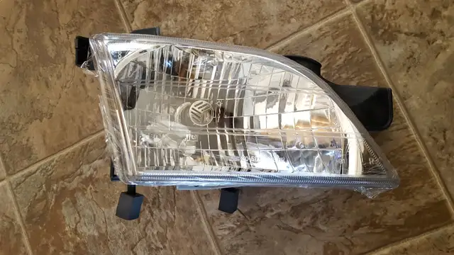 GM Chevrolet Headlight Assembly, NEW in Other in Winnipeg - Image 2