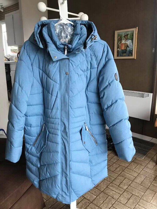 Manteau d'hiver pour femmes dans Femmes - Hauts et vêtements d'extérieur  à Lanaudière