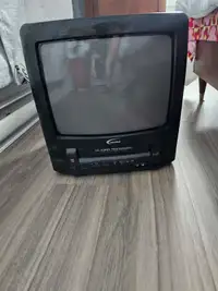 Télévision 13 pouces avec VidéoCassette 