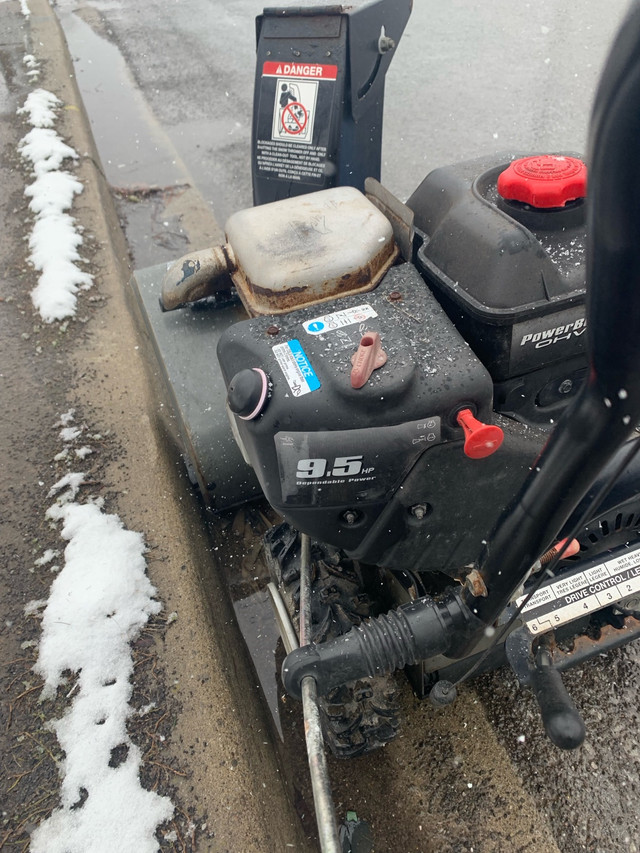 Craftsman snow blower in Snowblowers in St. Catharines - Image 2