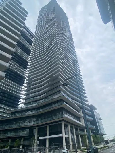 Lakefront 1-Bedroom Condo with Stunning City Views – 38 Annie Cr