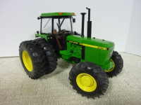1/16th JOHN DEERE 4255 Prestige Farm Toy Tractor