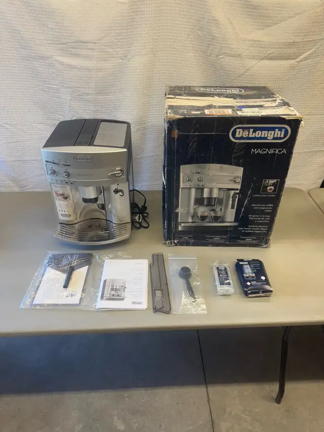 De'Longhi Espresso & Coffee Machine in Coffee Makers in Hamilton - Image 4