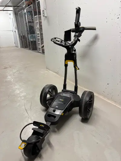 Powakaddy, CT6 électrique acheté en 2023 pour $1600. Bought in 2023 for $1600. Bon pour 36 trous san...