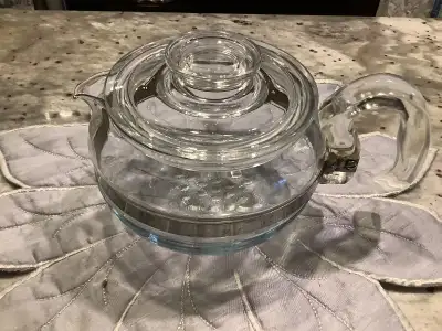 Lovely, collectible, vintage Pyrex Flameware teapot in excellent condition. $40 firm