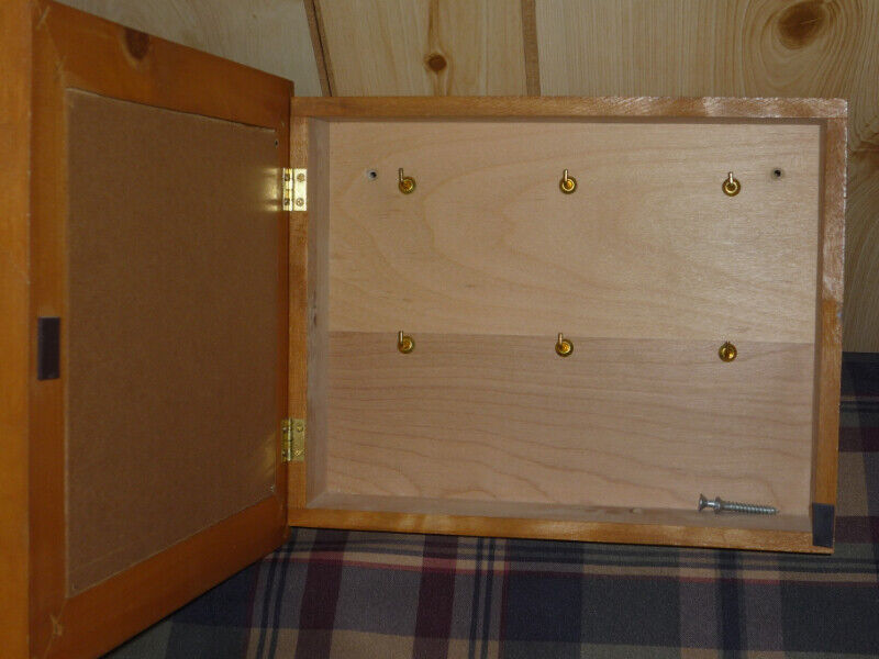 Armoire déco pour ranger vos clés ou autres avec porte aimantée