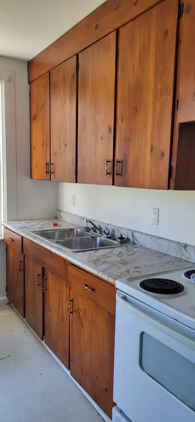 1 Bedroom Apartment, Kempt Street, Yarmouth, NS . $750 plus heat and lights. Suitable for a student...