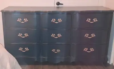 Vintage Bedroom , 2 dressers, 2 night tables(No Scams,Cash only), View more