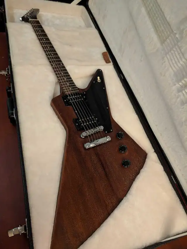 FT/FS: Rare Gibson Explorer Worn Brown with OHSC in Guitars in Ottawa - Image 3