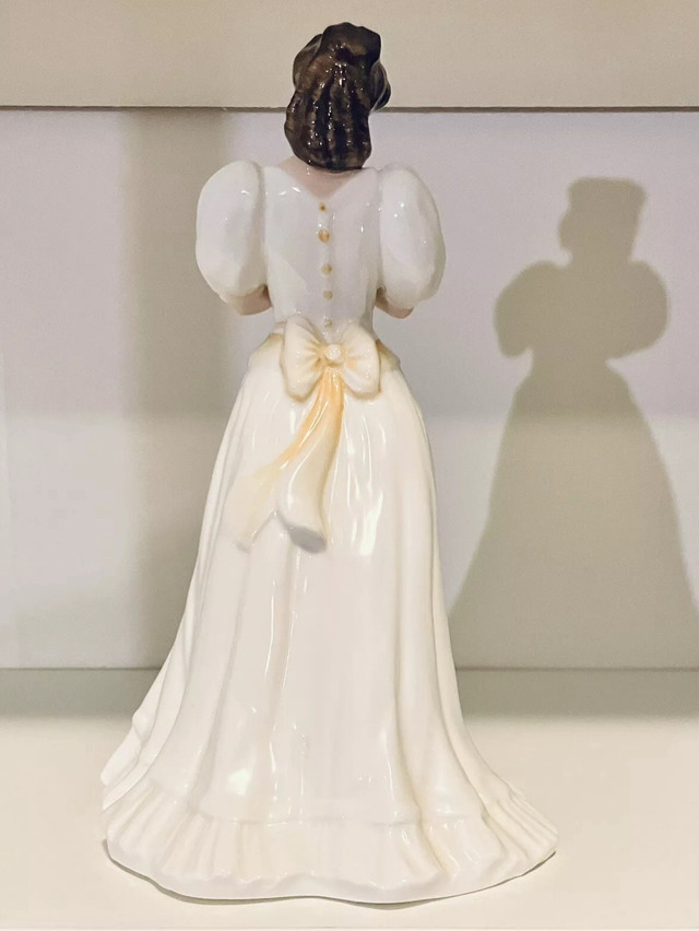 Royal Doulton Maria Figurine HN3381 Woman Holding Flower 1993 in Arts & Collectibles in Dartmouth - Image 2