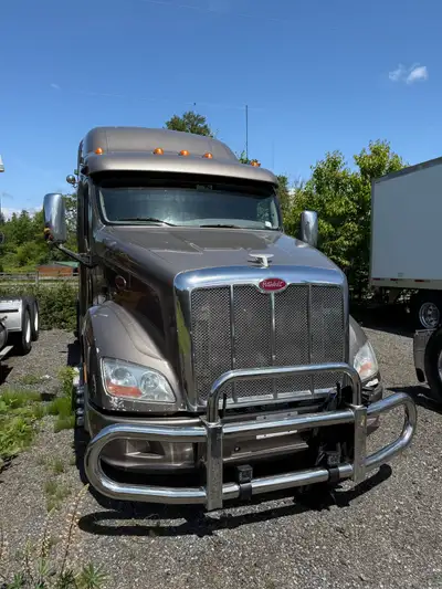 2012 Peterbilt Manual transmission 450,000 miles on new paccar engine 2018 1.2 miles miles odometer...