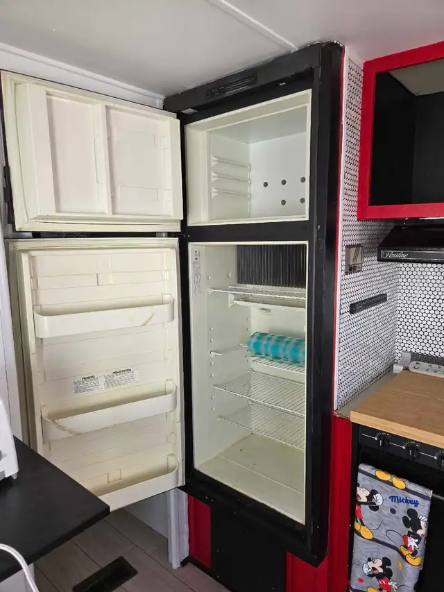 Like new renovated solar 1993 Dutchmen fifth-wheel in Travel Trailers & Campers in Vernon - Image 11