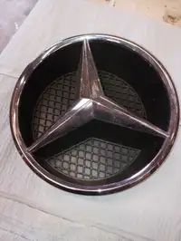 Mercedes Grill Emblem
