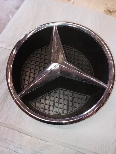 I have a Mercedes Grill Emblem that is in good condition. It is approximately 8 inches in diameter a...