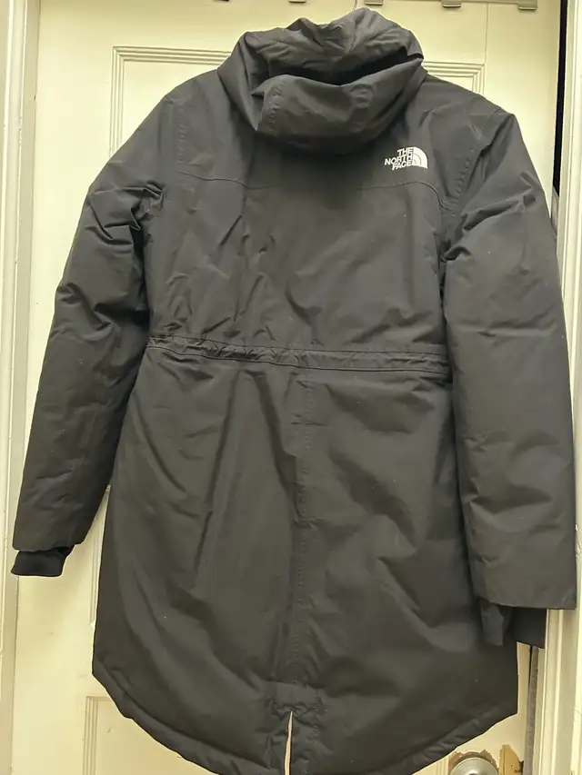 North Face Girls Arctic Parka XLarge (or Women’s Medium) in Kids & Youth in City of Toronto - Image 5
