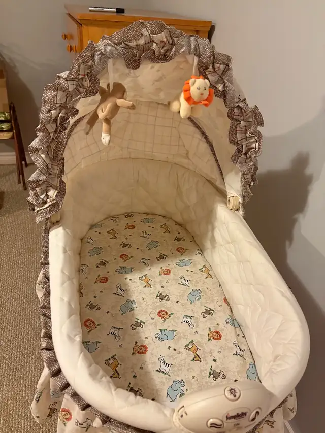 Bassinet in Cribs in Pembroke - Image 4