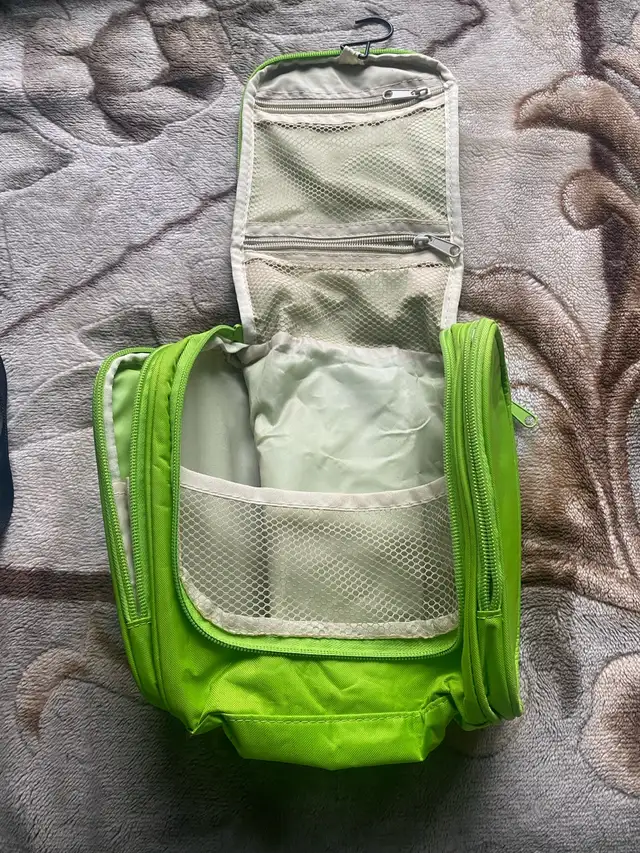Travel Hanging Toiletry Bag Organizer – Bright Green