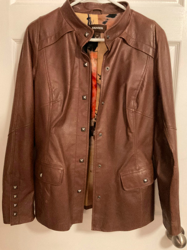 Danier Leather Jacket (women’s small) in Women's - Tops & Outerwear in Oshawa / Durham Region