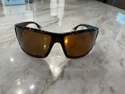New, never worn Quicksilver Akka Dakka Polarized Sunglasses. Brown tortoise shell wrap frame with br...