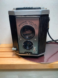 VINTAGE 1940s era Eastman Kodak Brownie Reflex Camera