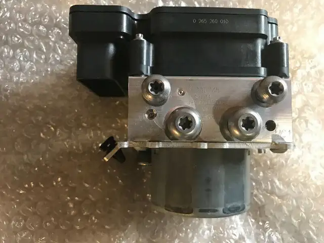 New BMW s1000rr electronic ABS Pump Anti Lock Brakes Module OEM in Other in City of Toronto - Image 8