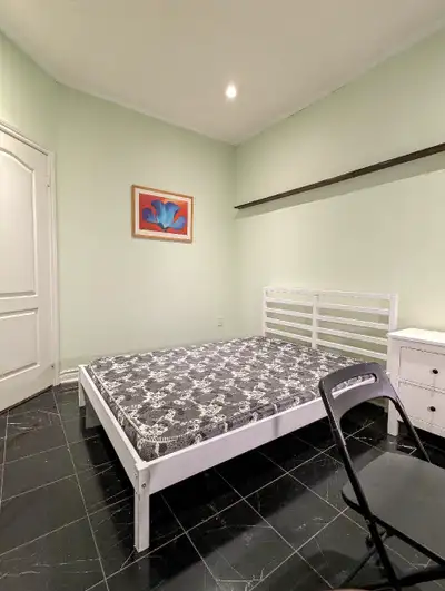 Bright and quiet room available for lady only